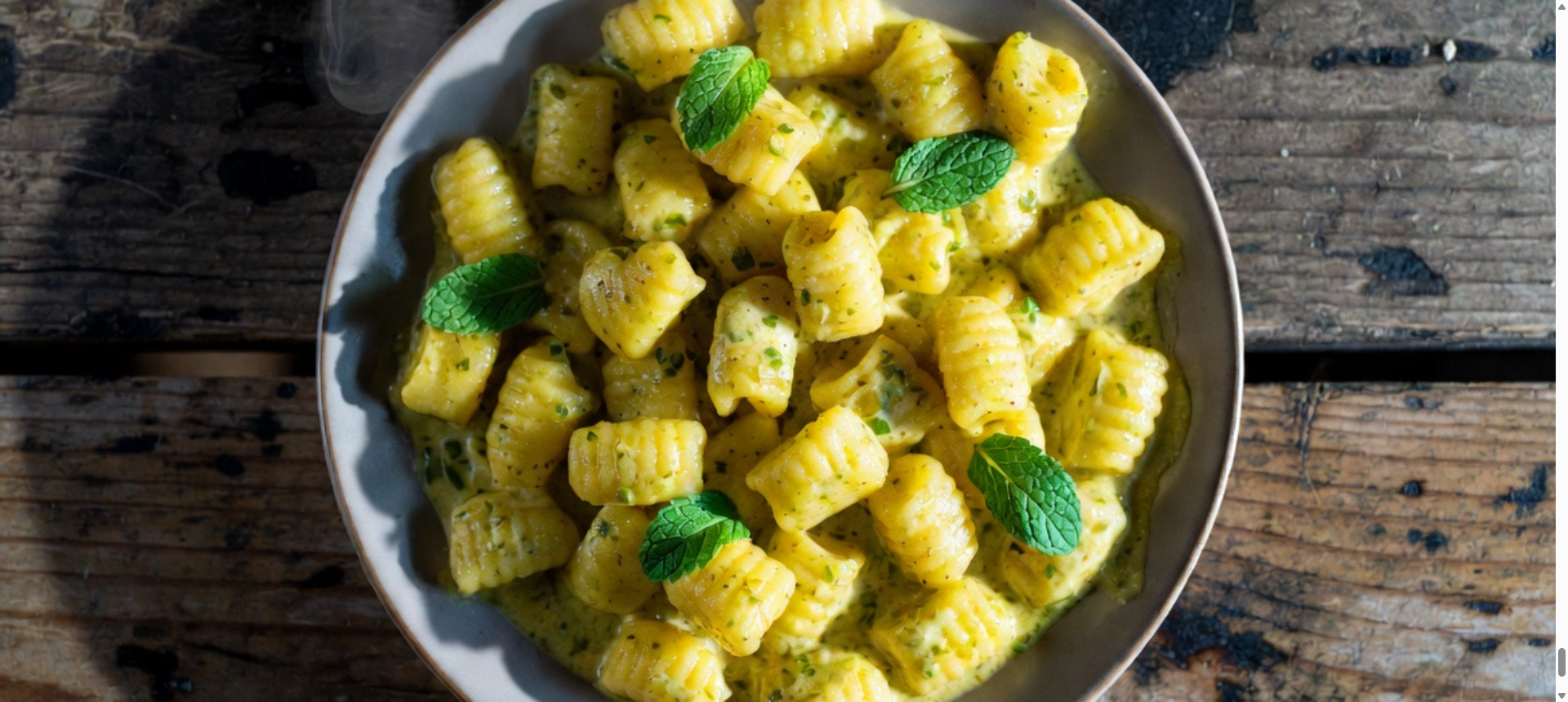 Njokci durum s poletno zelenjavo in feto