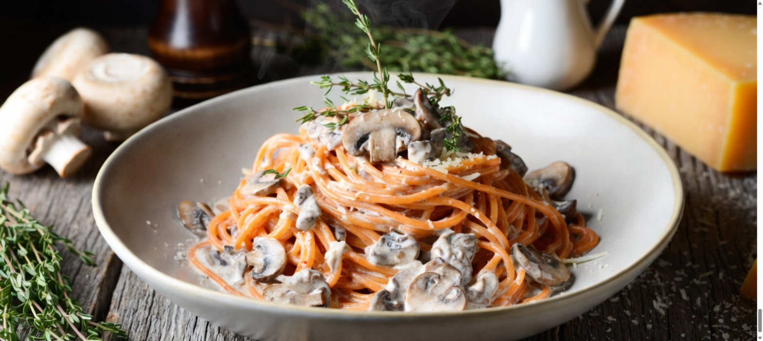 Špageti iz rdeče leče z avokadom in limeto: svež recept