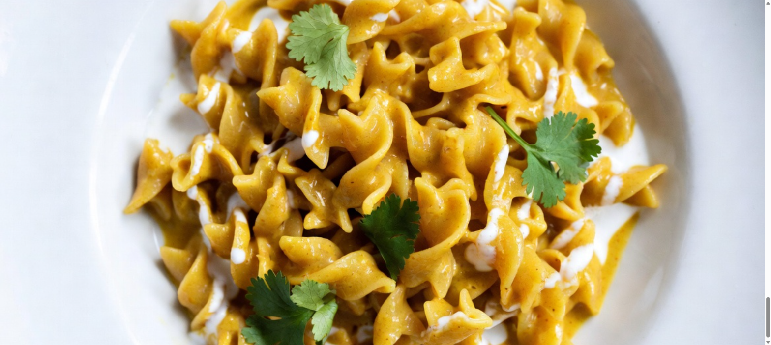 Svedri iz cicerike s curryjem in kokosovim mlekom